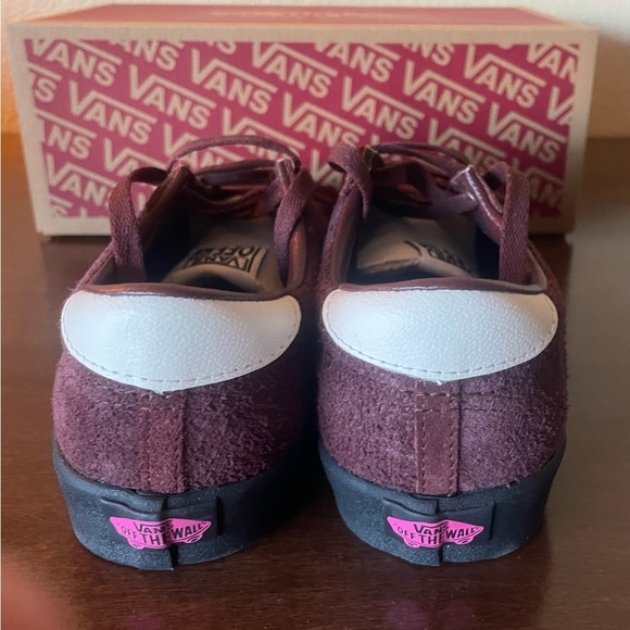 Vans - Picture 4 of 8